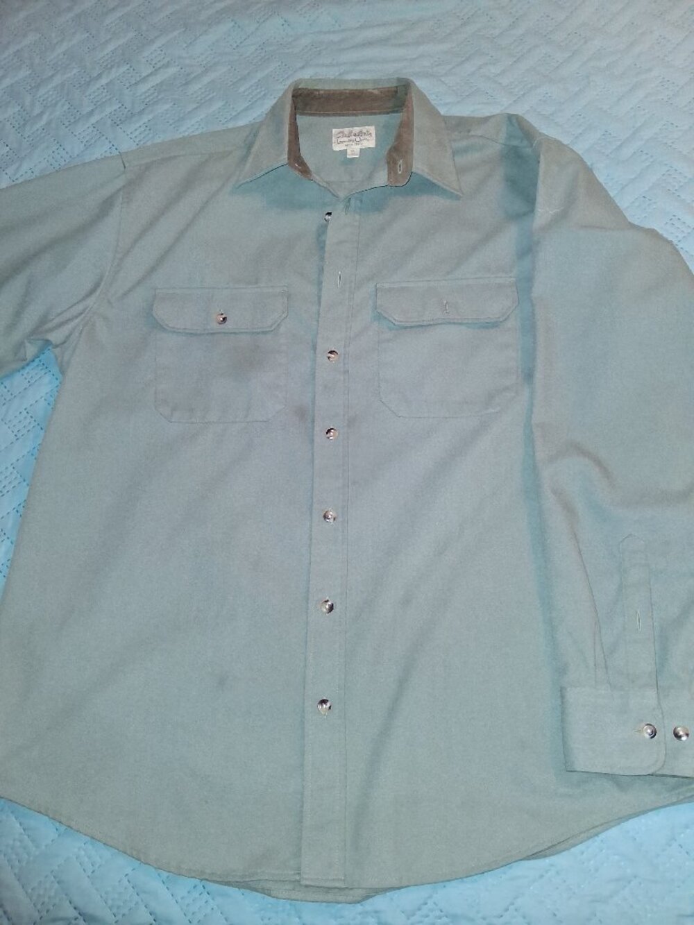 Like new! Cabela's Button Down Shirt-size XL Tall